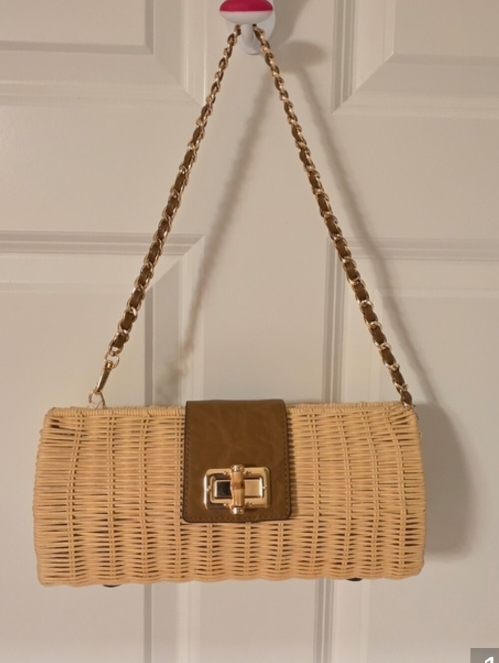 Tommy Bahama NWT Woven Wicker Shoulder Bag with Gold Chain Retail$99